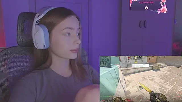 Snapshot of _MayShy_ chatting on November 2025 09:41:02 AM MayShy online show from November 2025 09:41:02 AM