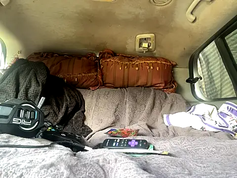 Snapshot of SlimeCrownzOut5 chatting on September 2025 04:41:01 PM SlimeCrownzOut5 online show from September 2025 04:41:01 PM