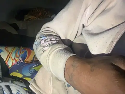 Snapshot of SlimeCrownzOut5 chatting on November 2025 12:16:01 PM SlimeCrownzOut5 online show from November 2025 12:16:01 PM