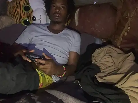 Snapshot of SlimeCrownzOut5 chatting on November 2025 05:17:01 AM SlimeCrownzOut5 online show from November 2025 05:17:01 AM