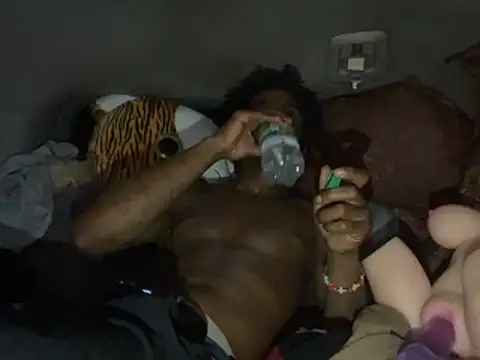 Snapshot of SlimeCrownzOut5 chatting on November 2025 05:39:01 AM SlimeCrownzOut5 online show from November 2025 05:39:01 AM