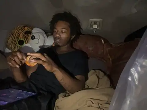 Snapshot of SlimeCrownzOut5 chatting on November 2025 01:18:01 AM SlimeCrownzOut5 online show from November 2025 01:18:01 AM