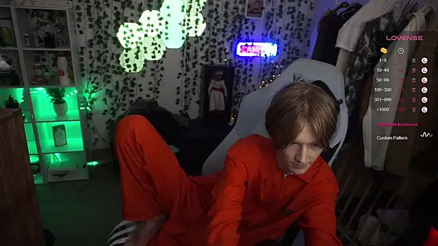 Snapshot of twinkben chatting on January 2025 08:22:02 PM twinkben online show from January 2025 08:22:02 PM