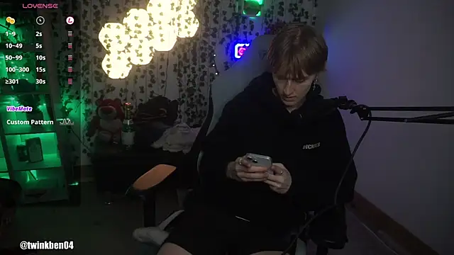 Snapshot of twinkben chatting on September 2025 07:57:01 PM twinkben online show from September 2025 07:57:01 PM