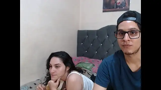 Snapshot of blackwolf_whitebee chatting on December 2024 04:25:01 AM blackwolf whitebee online show from December 2024 04:25:01 AM