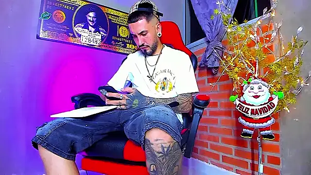 Snapshot of smoker445 chatting on November 2025 01:05:02 AM smoker445 online show from November 2025 01:05:02 AM