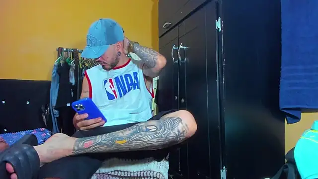 Snapshot of smoker445 chatting on February 2026 01:21:02 AM smoker445 online show from February 2026 01:21:02 AM