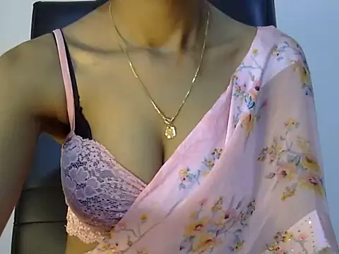 Snapshot of lola-__ chatting on December 2024 02:44:01 PM lola- online show from December 2024 02:44:01 PM