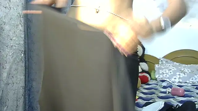 Snapshot of lola-__ chatting on February 2026 04:21:02 PM lola- online show from February 2026 04:21:02 PM