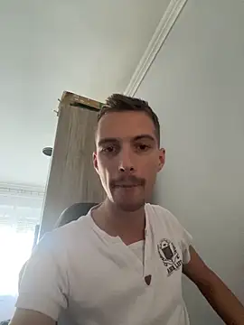 Snapshot of elatus0206 chatting on October 2025 10:43:02 AM elatus0206 online show from October 2025 10:43:02 AM