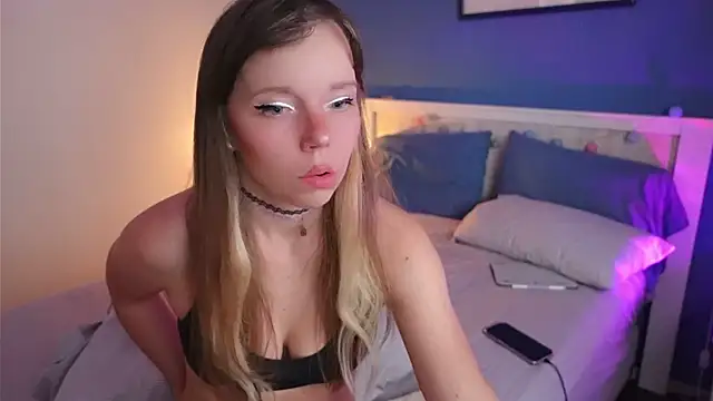 Ayra Lust online show from April 2026 07:00:01 PM