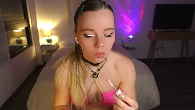 Ayra Lust online show from June 2026 04:39:02 PM