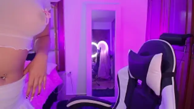 emilyaboott online show from April 2026 10:36:01 PM