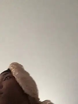 Snapshot of life-ent chatting on February 2025 07:10:02 PM life-ent online show from February 2025 07:10:02 PM