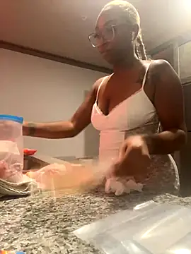 Snapshot of life-ent chatting on November 2025 12:00:01 AM life-ent online show from November 2025 12:00:01 AM