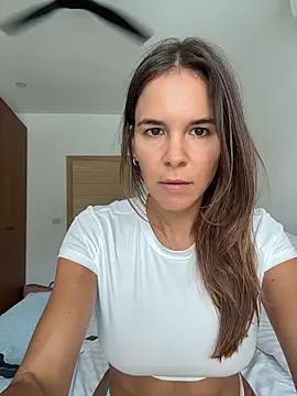 JuicyFruits93 online show from May 2026 07:37:02 AM