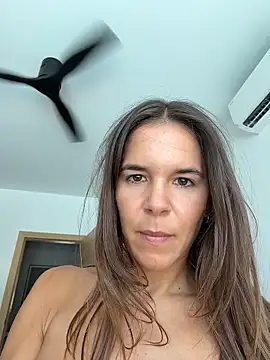 JuicyFruits93 online show from May 2026 07:26:01 AM