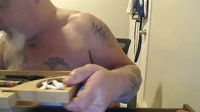 Newfiesausage1972 online show from March 2025 08:16:01 PM