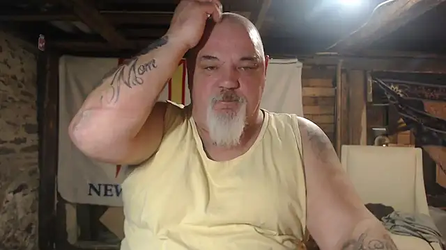 Snapshot of Newfiesausage1972 chatting on March 2026 10:44:01 AM Newfiesausage1972 online show from March 2026 10:44:01 AM