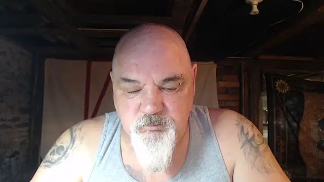 Snapshot of Newfiesausage1972 chatting on April 2026 11:24:01 PM Newfiesausage1972 online show from April 2026 11:24:01 PM
