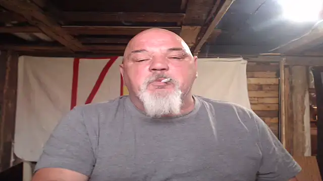 Snapshot of Newfiesausage1972 chatting on May 2026 01:27:01 PM Newfiesausage1972 online show from May 2026 01:27:01 PM