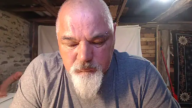 Snapshot of Newfiesausage1972 chatting on May 2026 03:41:02 PM Newfiesausage1972 online show from May 2026 03:41:02 PM