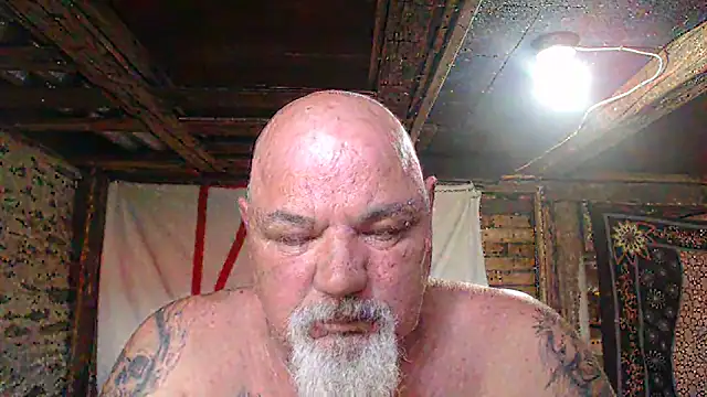 Newfiesausage1972 online show from June 2026 02:30:02 PM