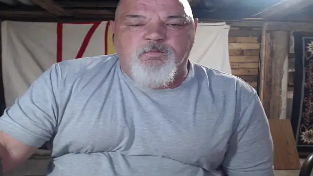 Newfiesausage1972 online show from June 2026 09:46:01 AM