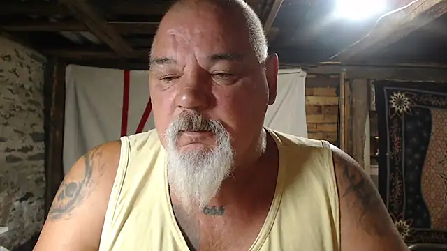 Newfiesausage1972 online show from July 2026 07:59:02 AM