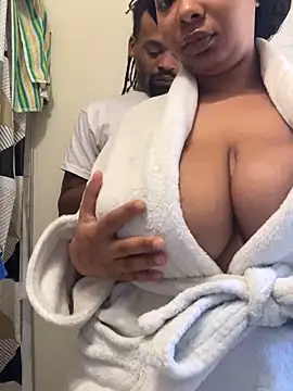 Snapshot of 1BeautyN1Beast chatting on December 2024 06:39:01 PM 1BeautyN1Beast online show from December 2024 06:39:01 PM