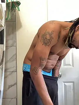 Snapshot of 1BeautyN1Beast chatting on December 2024 05:33:01 PM 1BeautyN1Beast online show from December 2024 05:33:01 PM