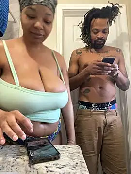 Snapshot of 1BeautyN1Beast chatting on December 2024 02:16:02 PM 1BeautyN1Beast online show from December 2024 02:16:02 PM