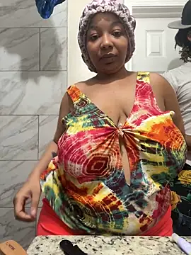 Snapshot of 1BeautyN1Beast chatting on December 2024 02:41:01 AM 1BeautyN1Beast online show from December 2024 02:41:01 AM