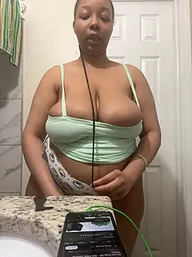 Snapshot of 1BeautyN1Beast chatting on December 2024 10:26:01 PM 1BeautyN1Beast online show from December 2024 10:26:01 PM