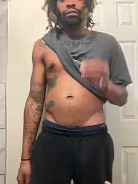 Snapshot of 1BeautyN1Beast chatting on December 2024 10:32:02 PM 1BeautyN1Beast online show from December 2024 10:32:02 PM