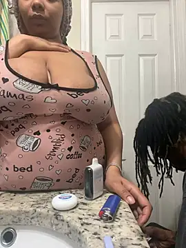 Snapshot of 1BeautyN1Beast chatting on December 2024 02:28:01 AM 1BeautyN1Beast online show from December 2024 02:28:01 AM