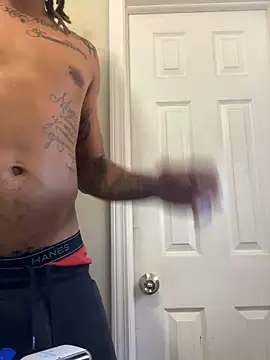 Snapshot of 1BeautyN1Beast chatting on December 2024 05:53:02 PM 1BeautyN1Beast online show from December 2024 05:53:02 PM