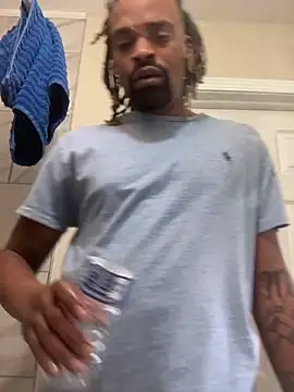 Snapshot of 1BeautyN1Beast chatting on January 2025 10:35:02 PM 1BeautyN1Beast online show from January 2025 10:35:02 PM