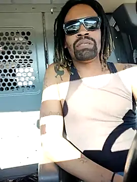 Snapshot of 1BeautyN1Beast chatting on March 2025 09:05:02 PM 1BeautyN1Beast online show from March 2025 09:05:02 PM