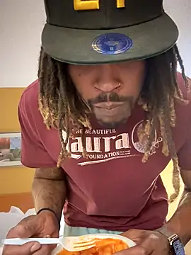 Snapshot of 1BeautyN1Beast chatting on October 2025 08:20:01 PM 1BeautyN1Beast online show from October 2025 08:20:01 PM