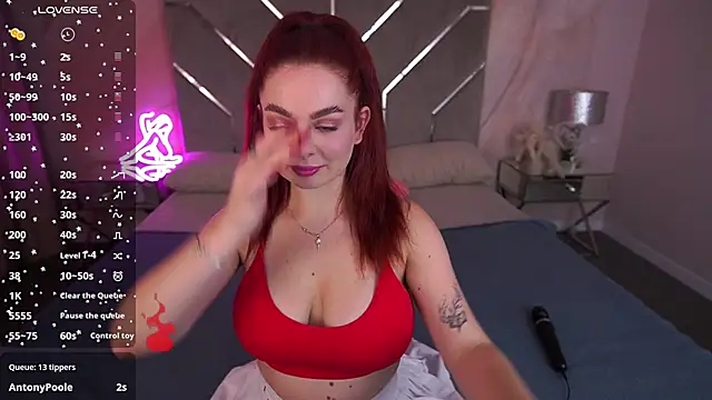 Snapshot of CarolinaDia chatting on March 2025 12:01:02 AM CarolinaDia online show from March 2025 12:01:02 AM