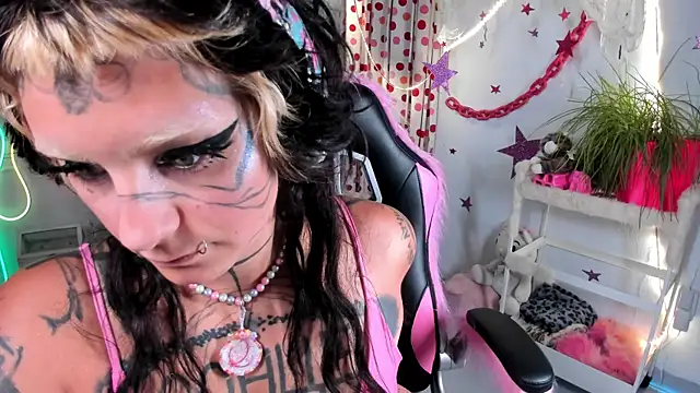 lady sontse  online show from May 2026 07:19:02 PM