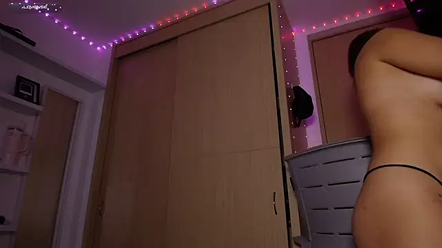 Snapshot of tinysofia_ chatting on January 2025 11:15:02 PM tinysofia online show from January 2025 11:15:02 PM