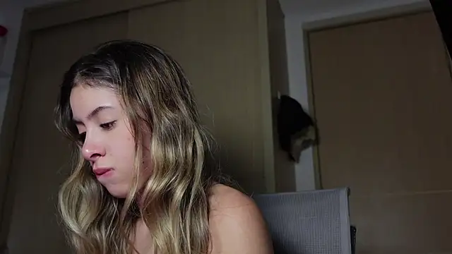 Snapshot of tinysofia_ chatting on October 2025 03:18:01 AM tinysofia online show from October 2025 03:18:01 AM