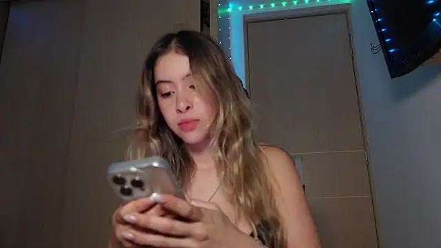 Snapshot of tinysofia_ chatting on November 2025 03:07:01 AM tinysofia online show from November 2025 03:07:01 AM