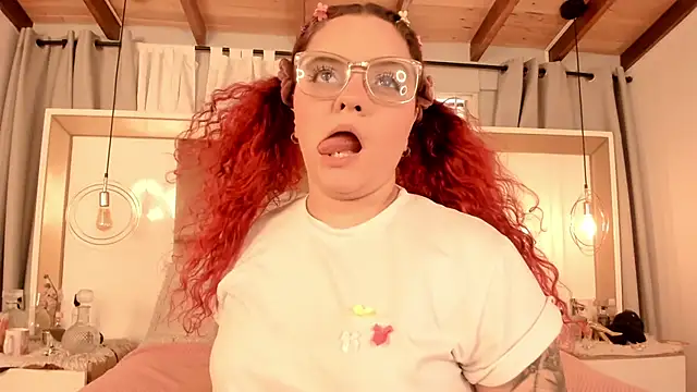 Twwiiggy online show from February 2025 08:04:01 PM