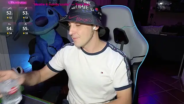 Snapshot of Gil_gamesh90 chatting on September 2025 07:03:02 PM Gil gamesh90 online show from September 2025 07:03:02 PM