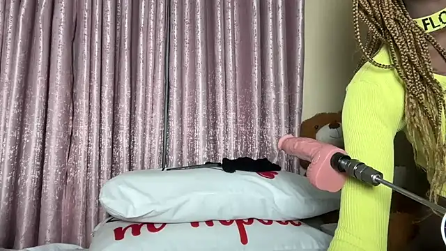 Snapshot of SexyAudreyFuck chatting on September 2025 09:14:01 PM SexyAudreyFuck online show from September 2025 09:14:01 PM