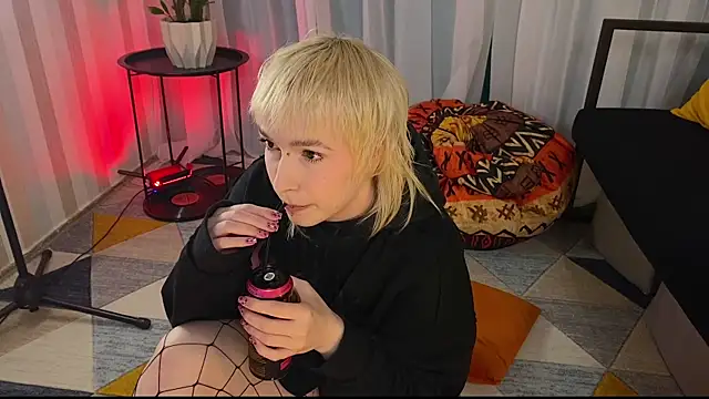 EmmyAmbros online show from May 2026 08:27:01 PM