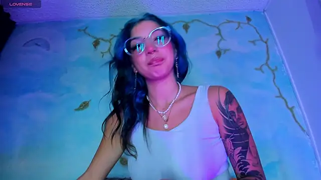 SaturnooStonee online show from March 2026 02:28:01 AM